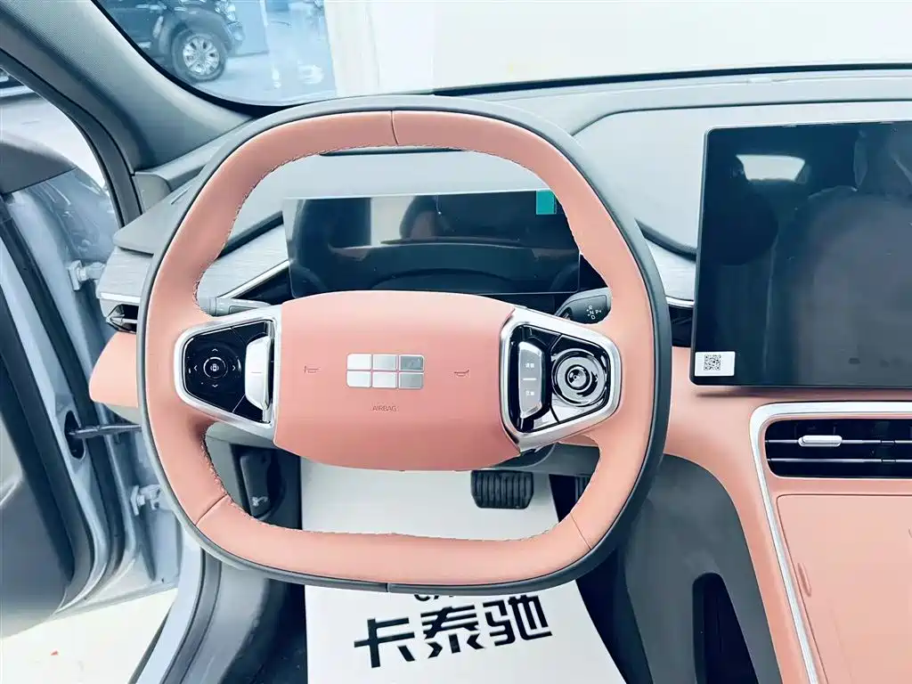 Geely Galaxy Galaxy L6 2025 EM-i 140km Explorer+ Edition фото 10