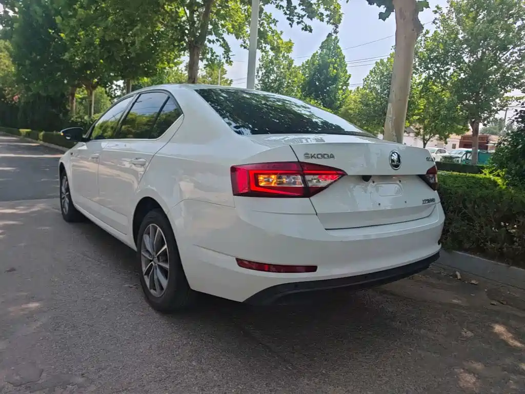 Photo 5 - Škoda Octavia