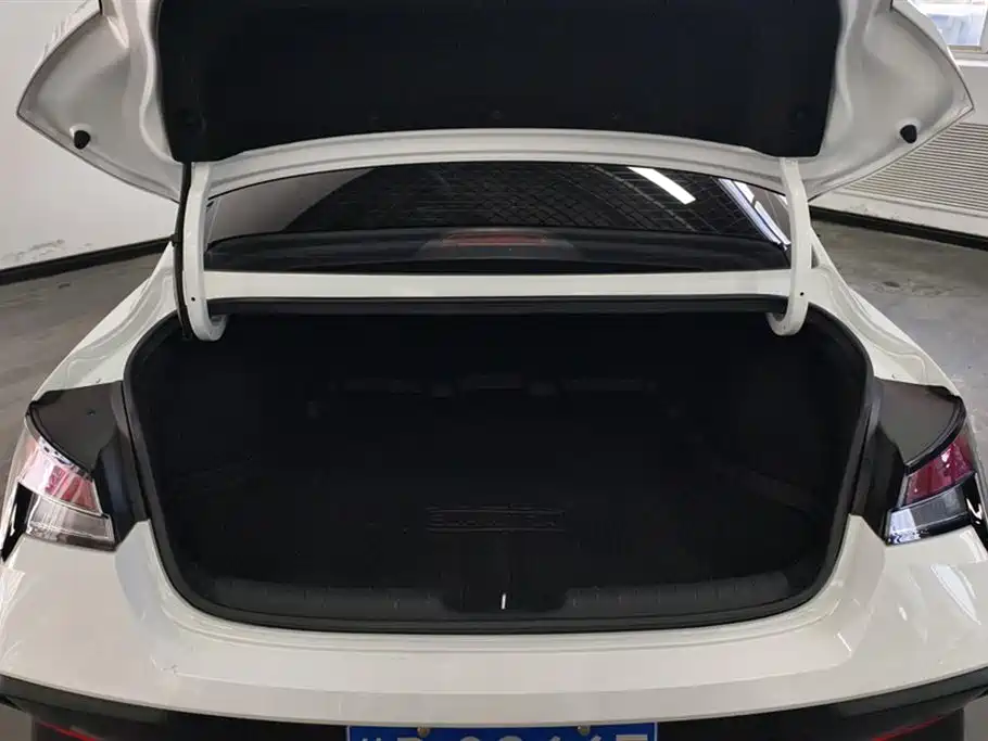 Hyundai Elantra 2023 1.5L CVT GLX Elite Edition фото 4