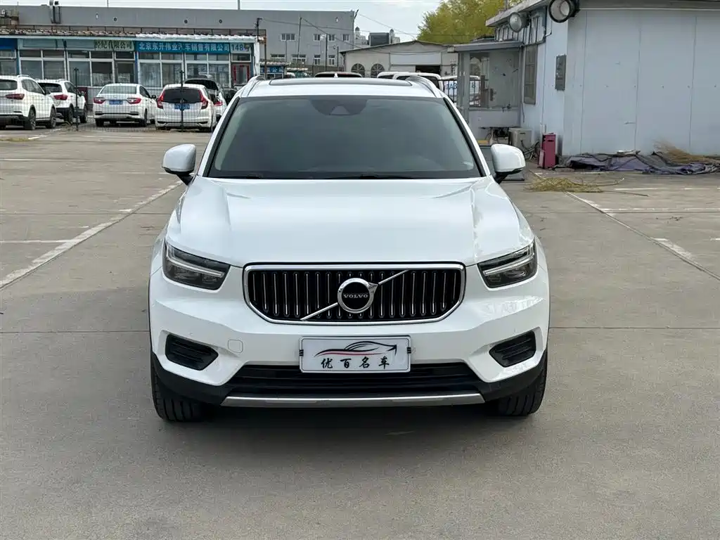VOLVO XC40
