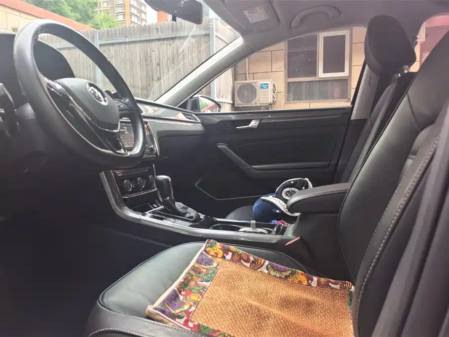 Volkswagen Passat 2016 330TSI DSG Honor Edition фото 8