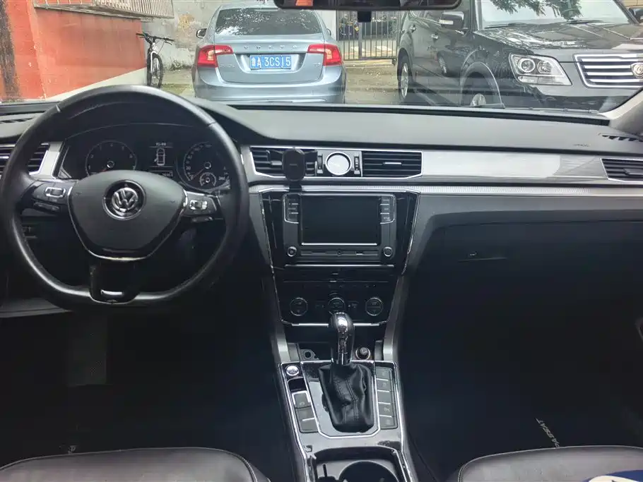 Volkswagen Passat 2016 330TSI DSG Honor Edition фото 11