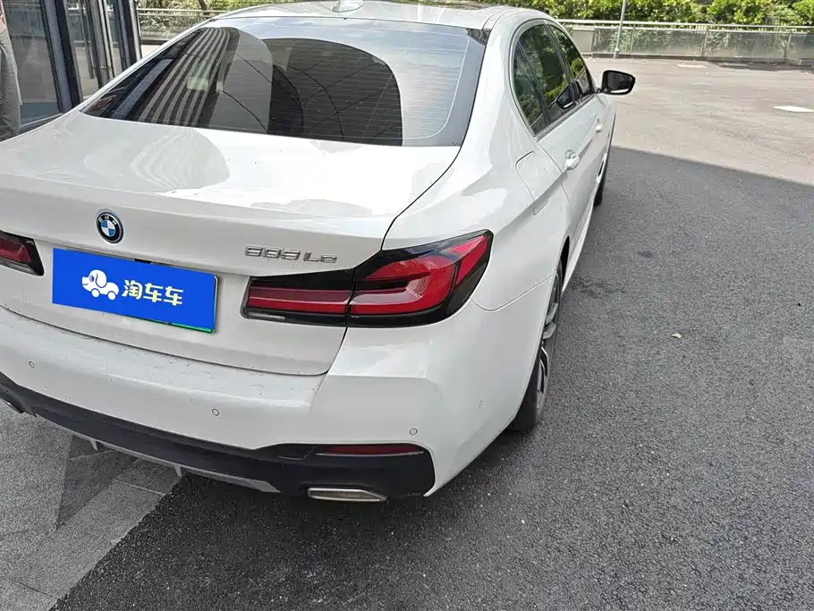 BMW 5 Series New Energy 2022 535Le M Sport Package фото 3