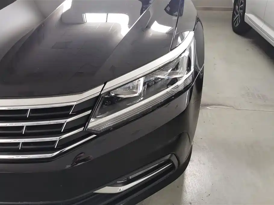 Volkswagen Passat 2015 1.8TSI DSG Honor Edition фото 5