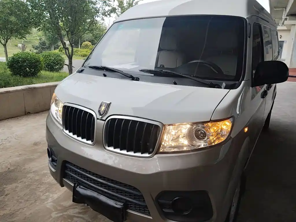 Jinbei New Hiace X30L 2024 2023 1.5L Super Comfort Van 2/5-seater Non-AC Version SWC15M