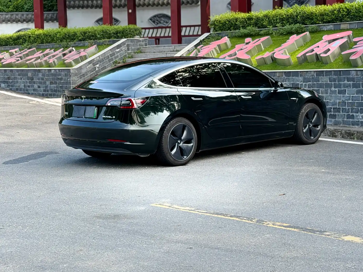 TESLA MODEL 3