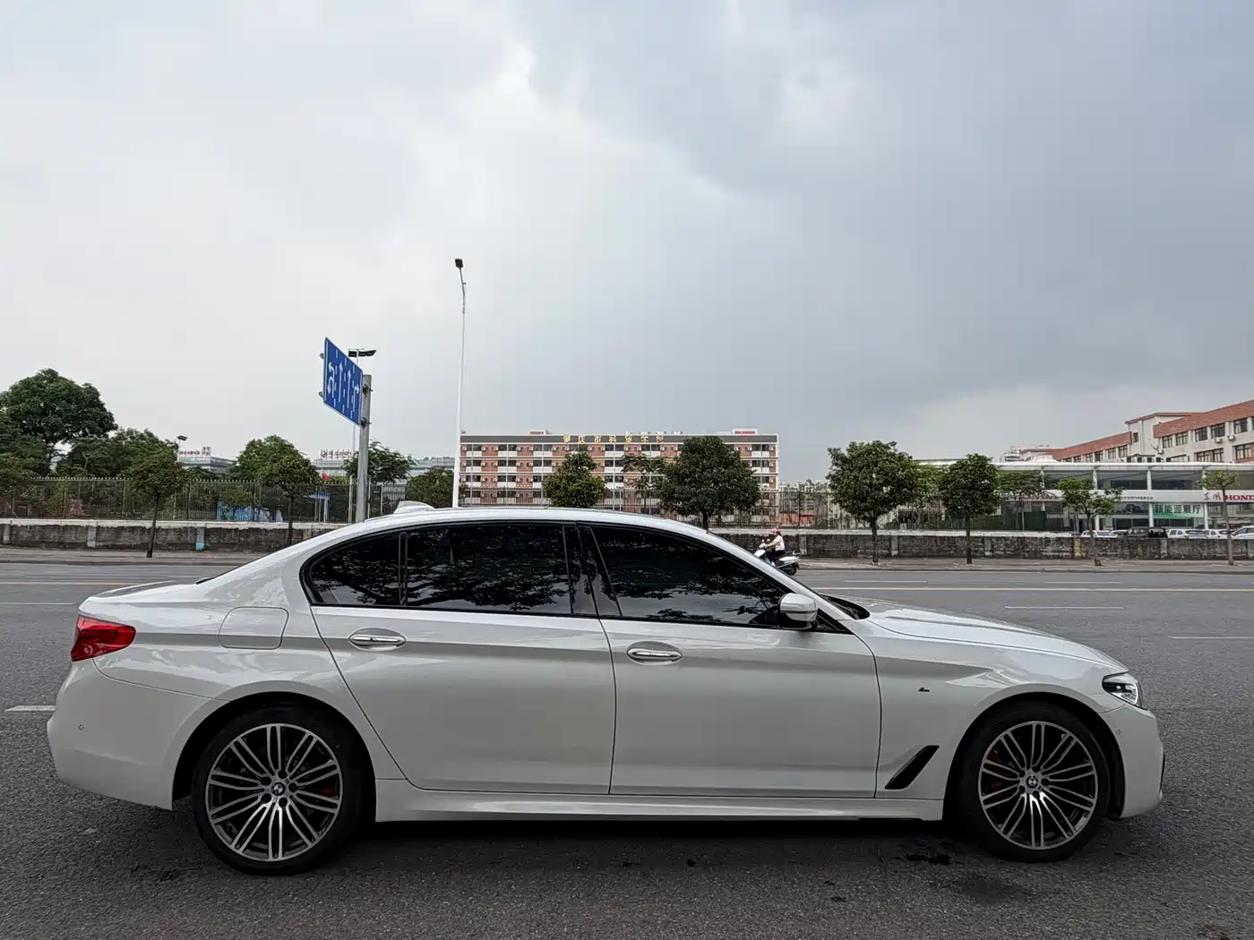 BMW 5 Series 2019 530Li Leading M Sport Package фото 3
