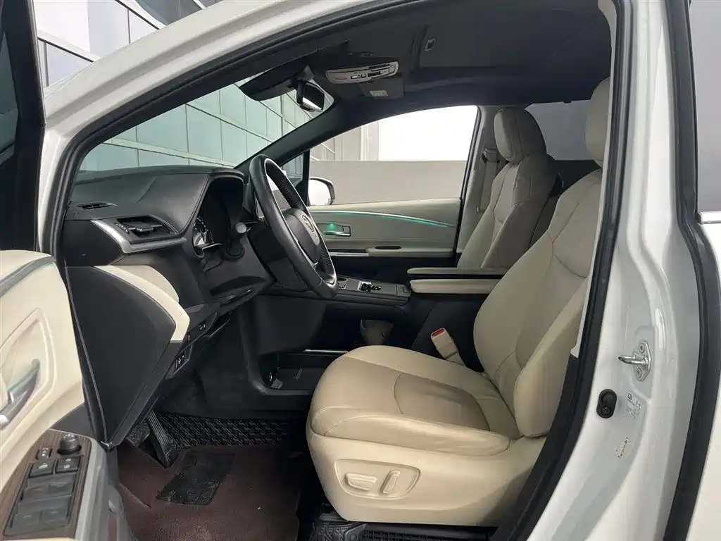Toyota Sienna 2021 2.5L Hybrid Luxury Edition фото 14