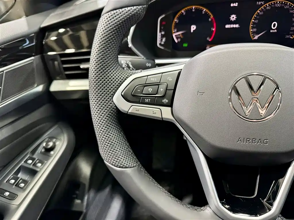 Volkswagen Passat 2024 380TSI Dragon Soaring Edition фото 14