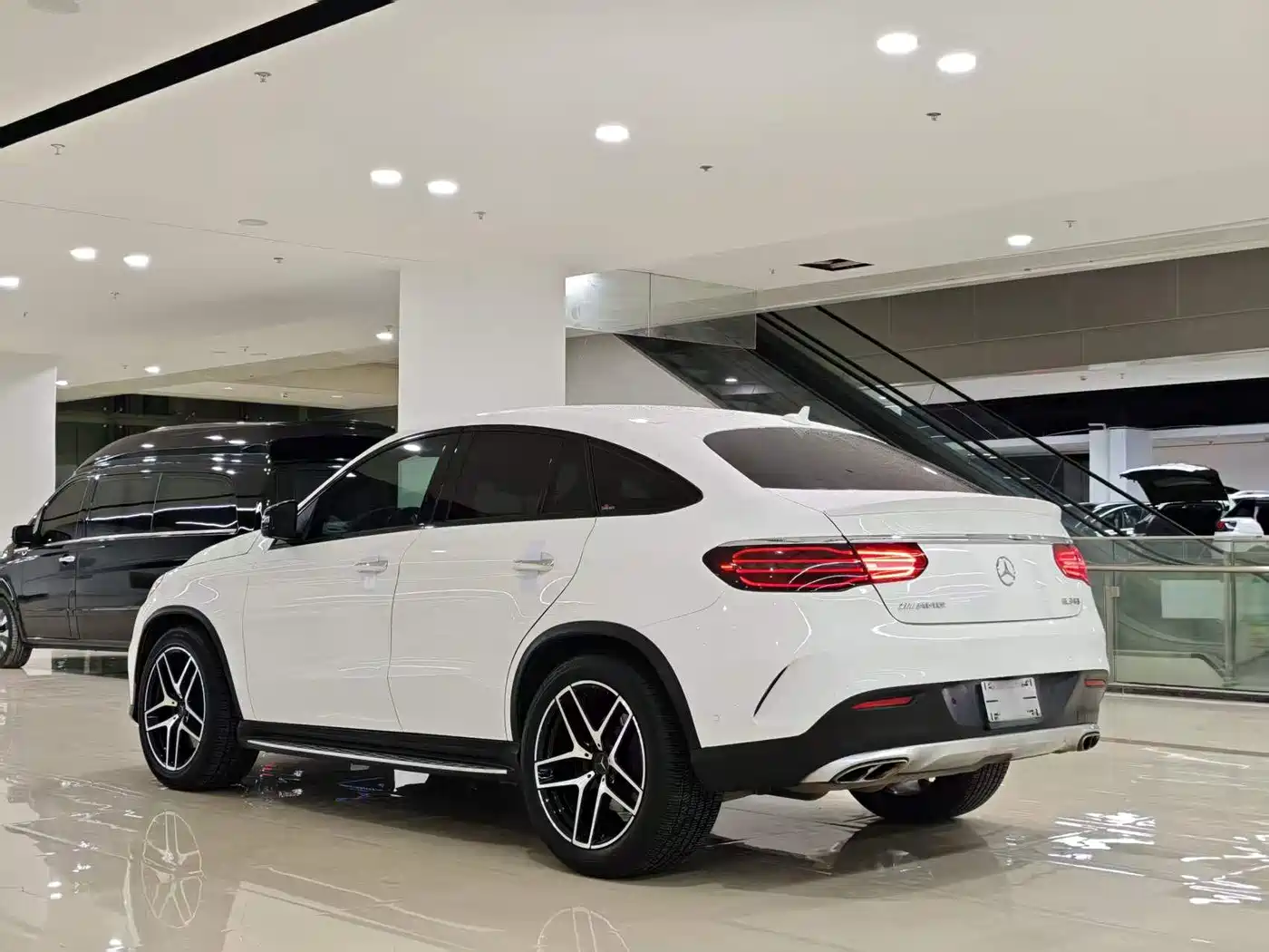 Mercedes-Benz GLE Coupe AMG 2017 AMG GLE 43 4MATIC Coupe SUV фото 3