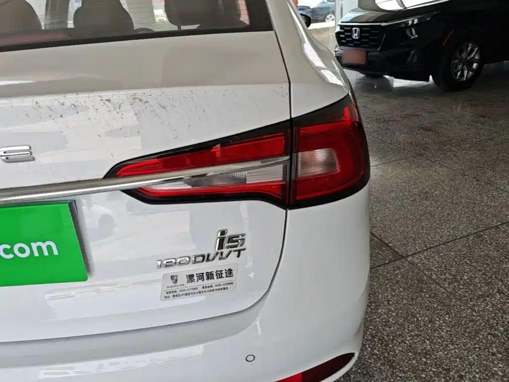 Фото 8 - Roewe i5