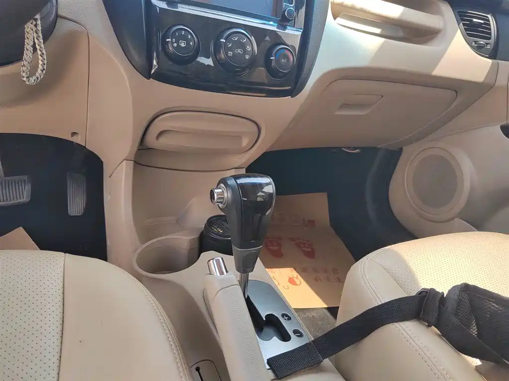 Kia Sportage 2013 2.0L Automatic 2WD GL фото 14