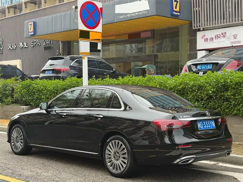 MERCEDES-BENZ E CLASS