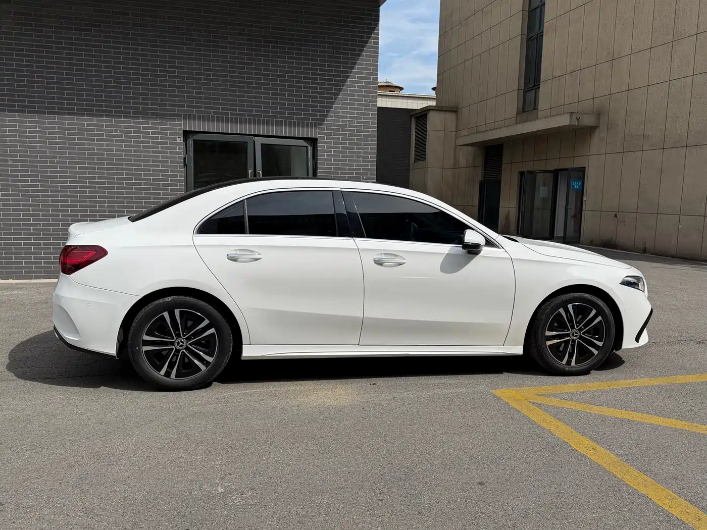 Mercedes-Benz A-Class 2023 A 200 L Dynamic фото 19