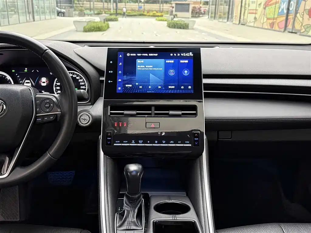 Toyota Avalon 2022 Hybrid 2.5L Luxury Edition фото 32