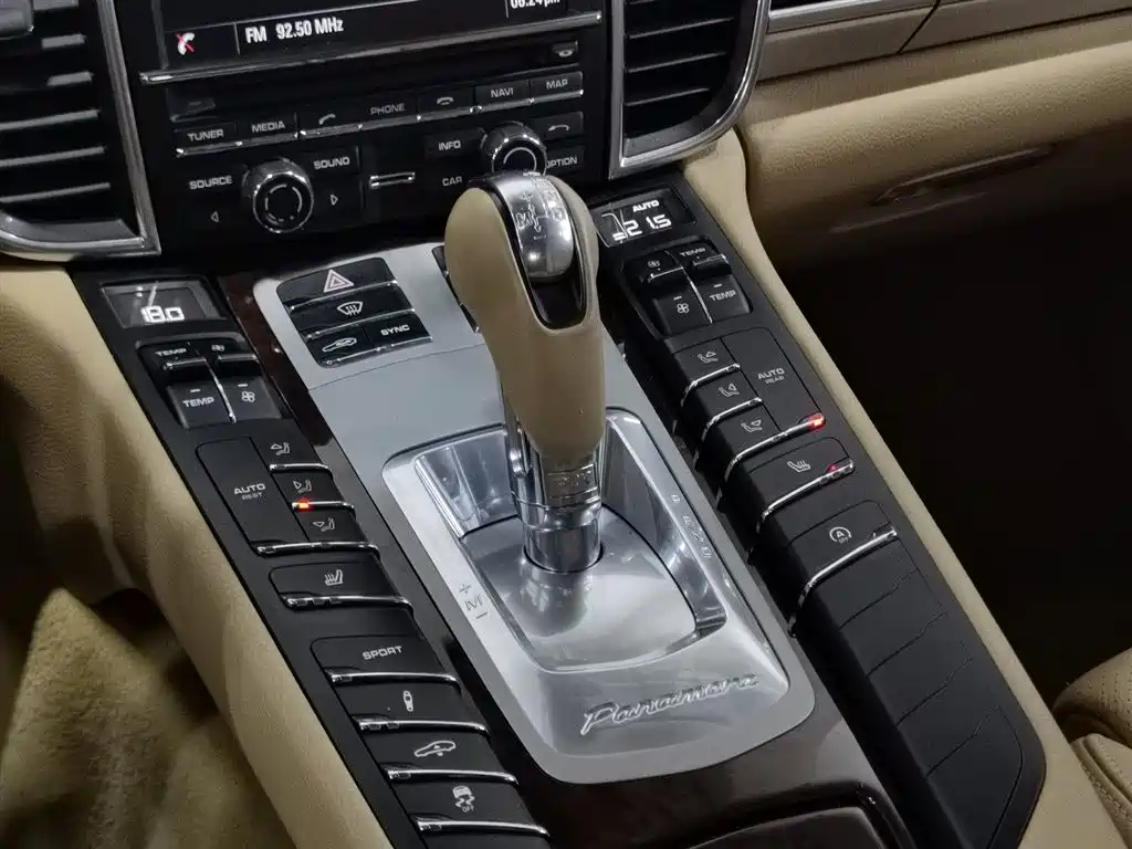 Porsche Panamera 2014 Panamera 4 3.0T фото 13