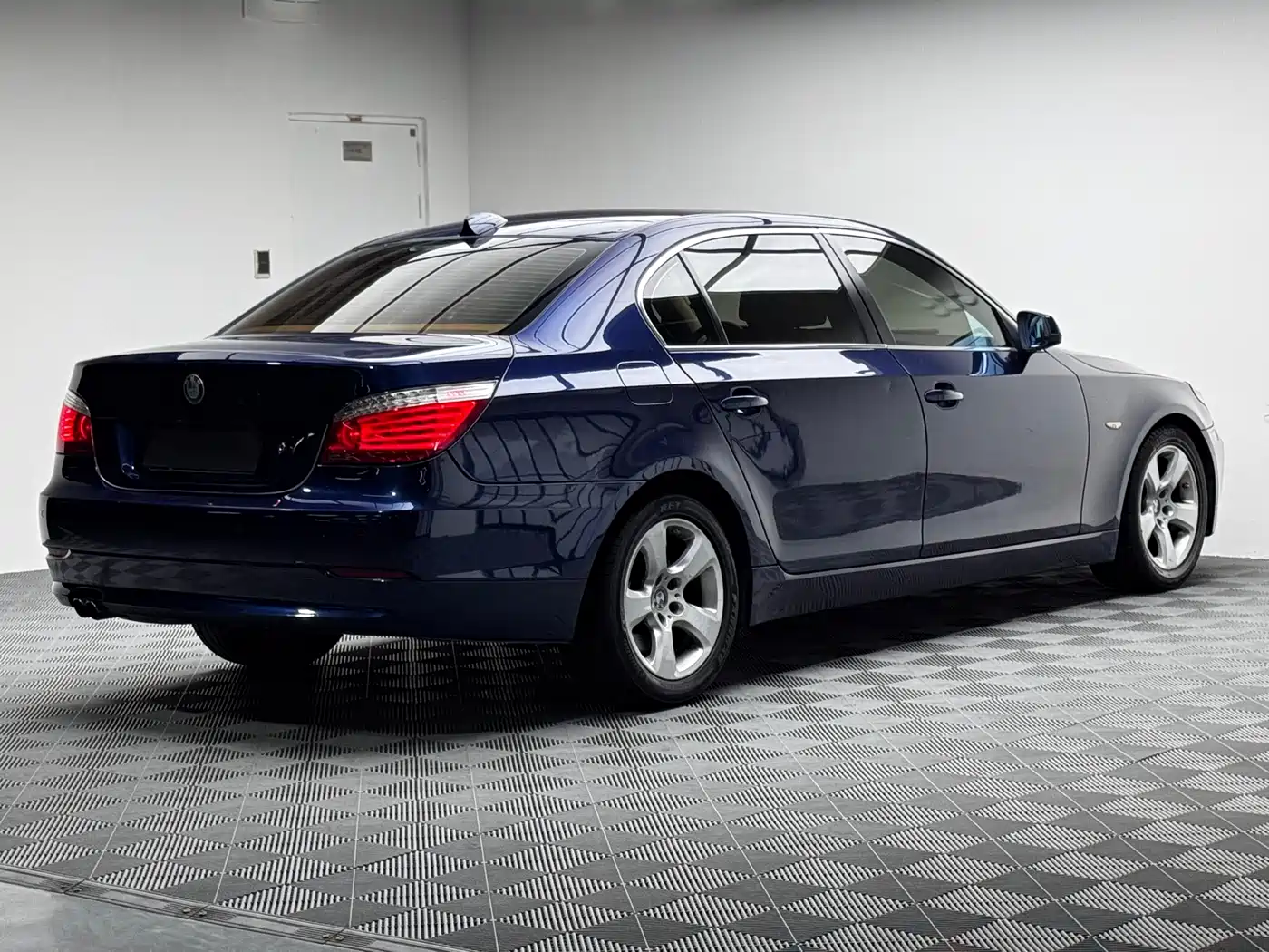 BMW 5 Series 2008 Model 523Li Leading Edition фото 6