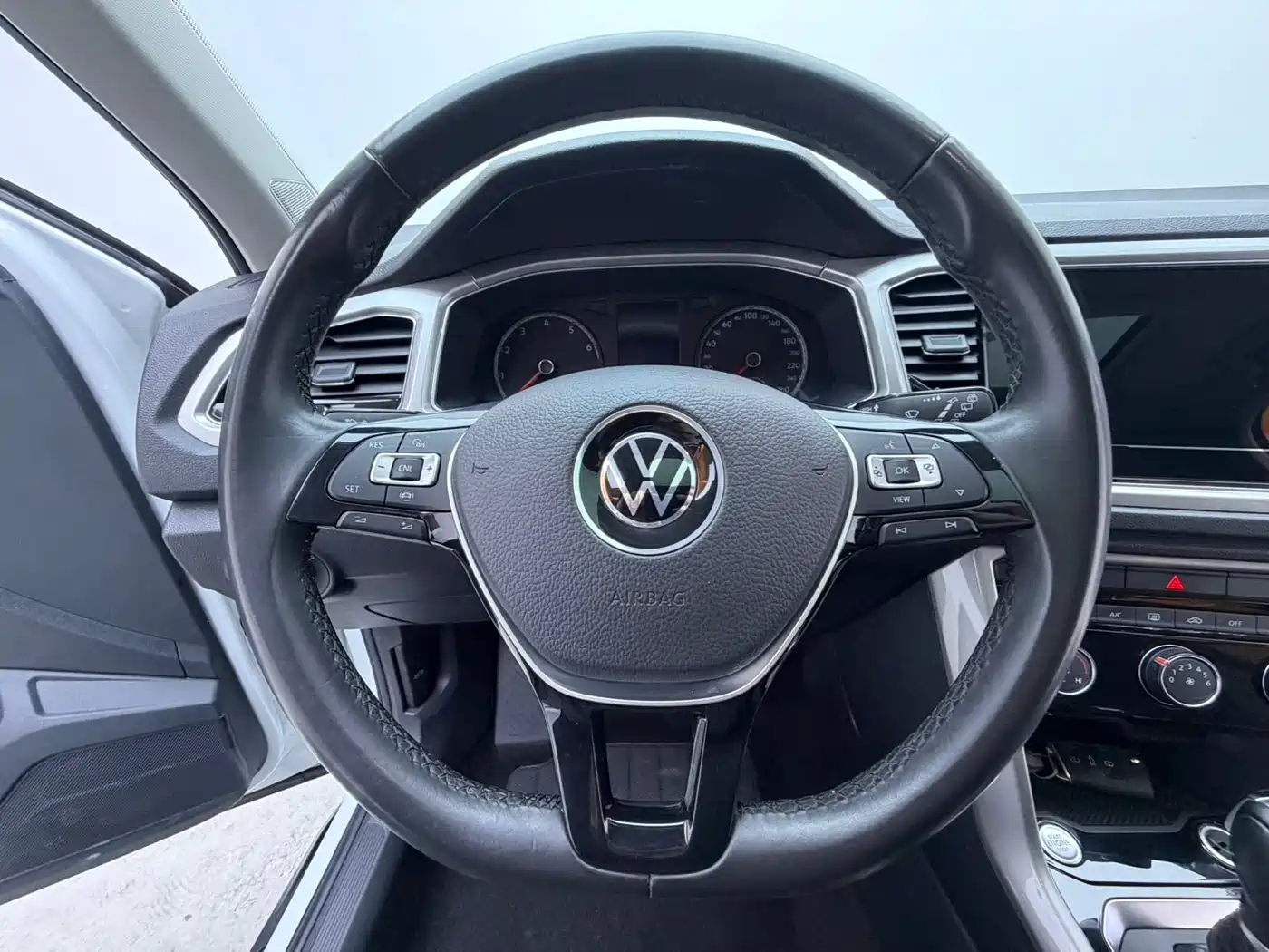 VOLKSWAGEN T ROC EXPLORING SONGS