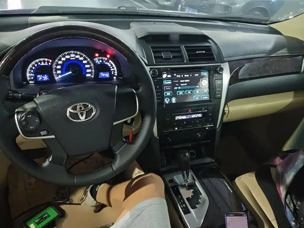 Toyota Camry 2015 2.0G Leading Edition фото 6