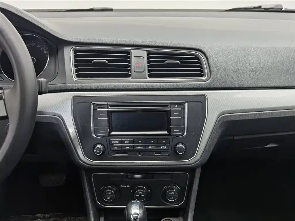 Volkswagen Lavida Tour 2017 180TSI DSG Comfort Edition фото 12