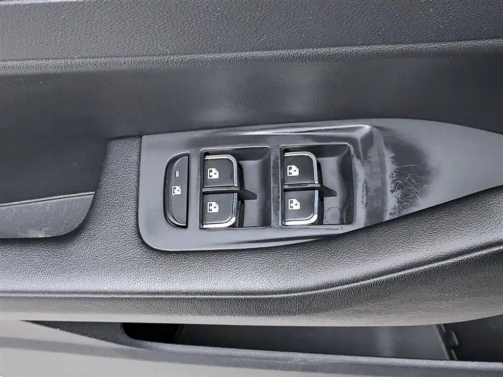 Hongqi H5 2020 1.8T Automatic Smart Connection Qi Enjoy Edition фото 9