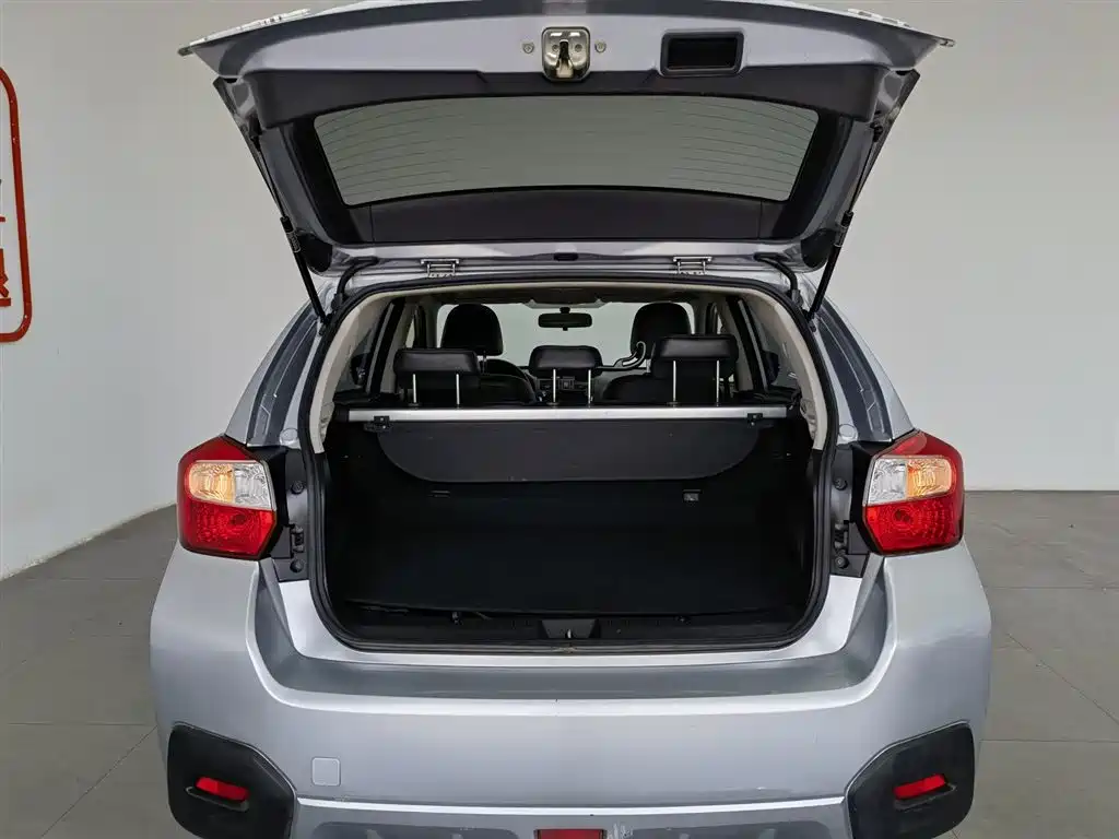 Subaru XV 2012 2.0i Luxury Edition фото 16