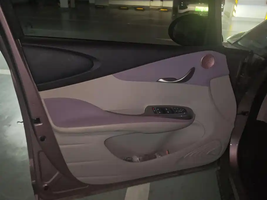 BYD Dolphin 2021 Model 405km Fashion Edition фото 7