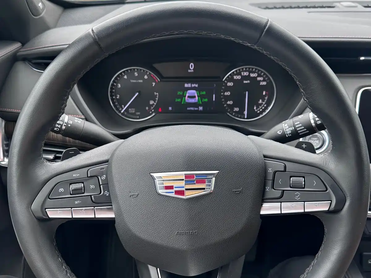 CADILLAC XT4