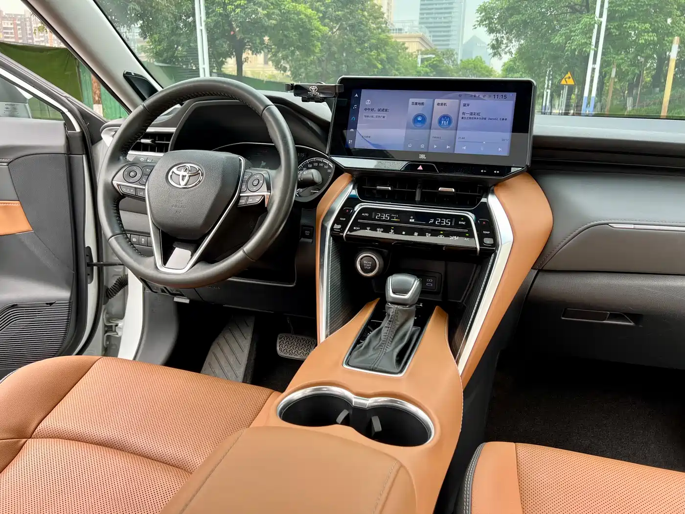 Toyota Venza 2022 2.0L CVT 2WD Premium фото 18
