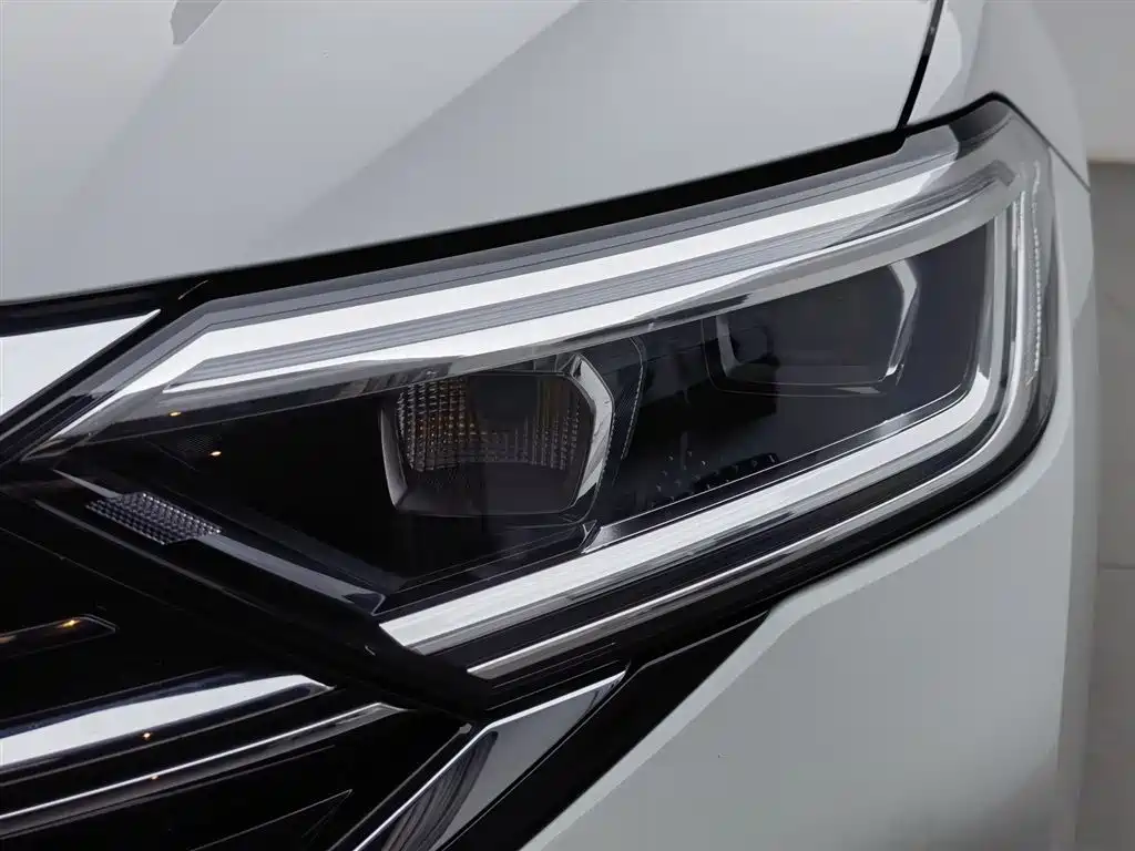 Volkswagen Sagitar 2023 300TSI DSG Surpassing Edition фото 7