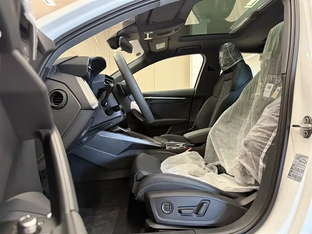 Audi A3 2025 Sportback 35TFSI Flying Premium фото 17