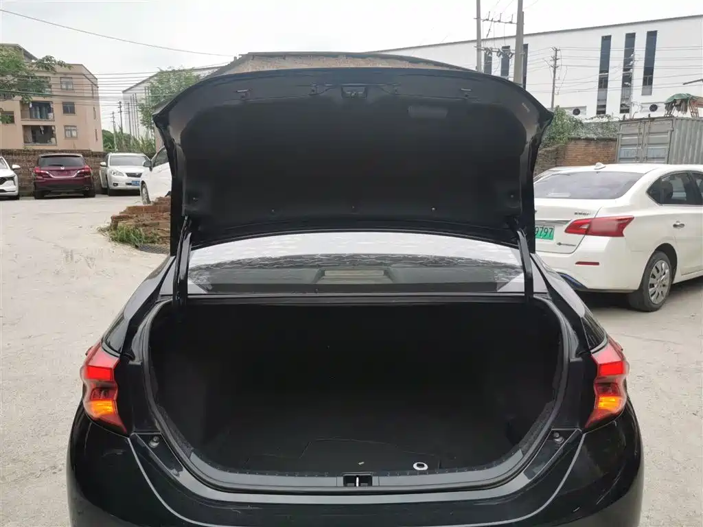 Toyota Levin 2017 Facelift 185T CVT Elite (China V) фото 19