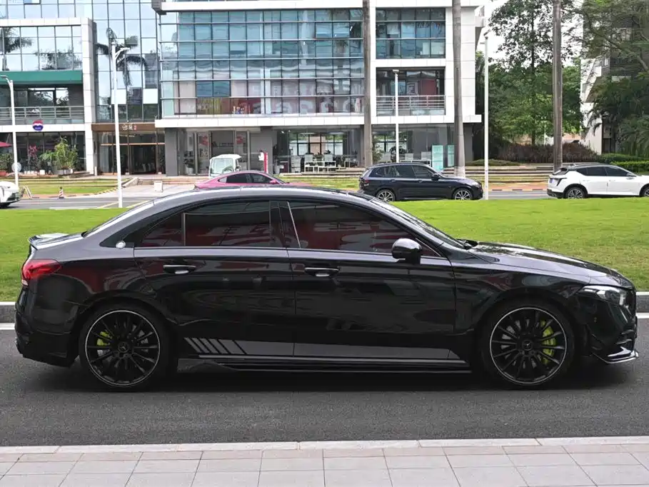 Mercedes-Benz A-Class AMG 2023 Model Year AMG A 35 L 4MATIC фото 6