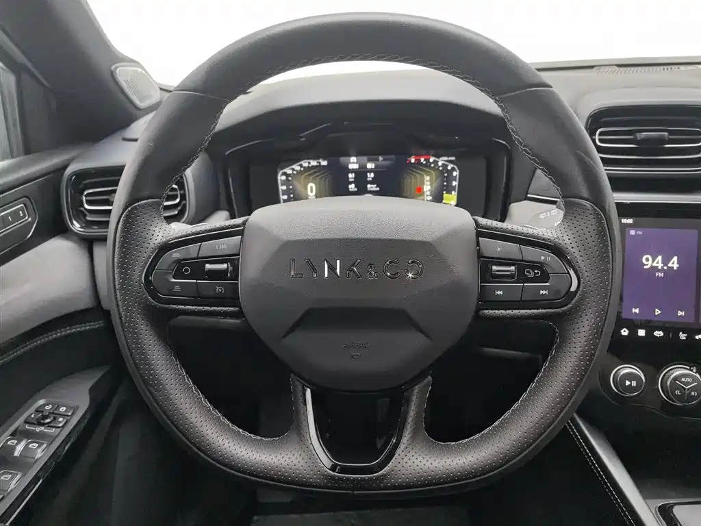 Lynk & Co 02 Hatchback 2022 2.0TD Pro фото 11