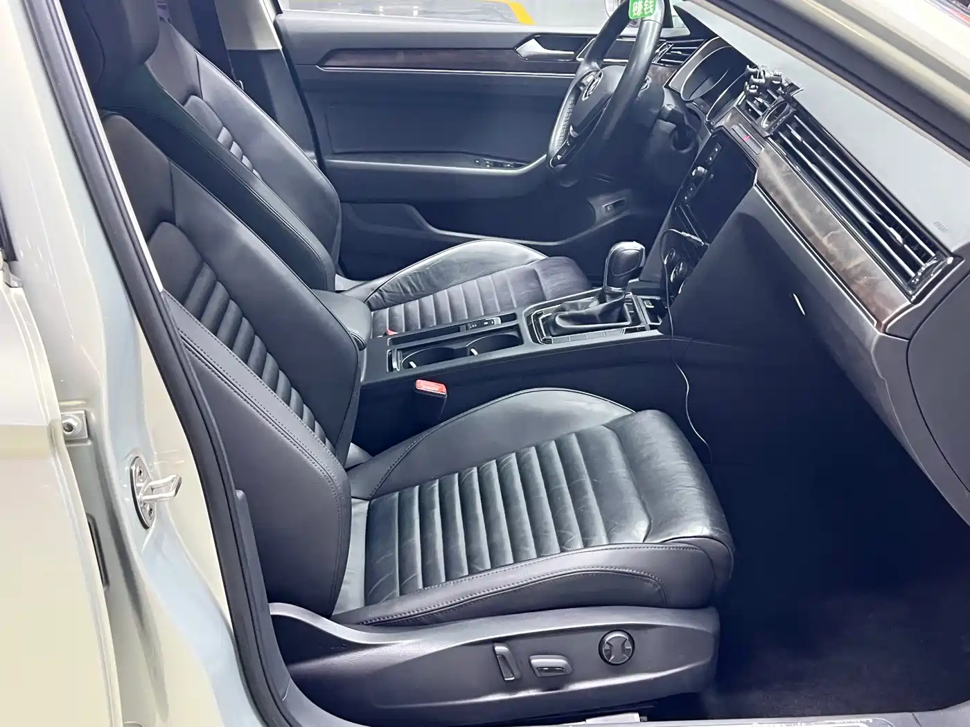 Volkswagen Magotan 2019 330TSI DSG Luxury Class China VI фото 9