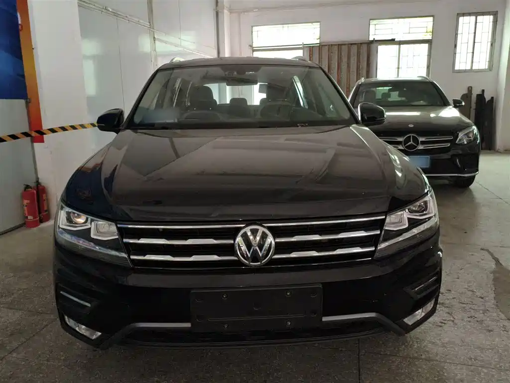 Volkswagen Tiguan L 2018 Facelift 330TSI Automatic 2WD Comfort Edition фото 3