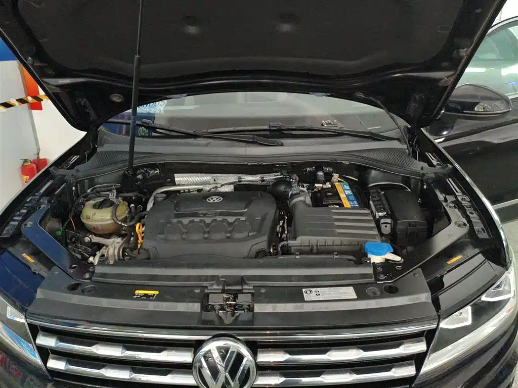 Volkswagen Tiguan L 2018 Facelift 330TSI Automatic 2WD Comfort Edition фото 12
