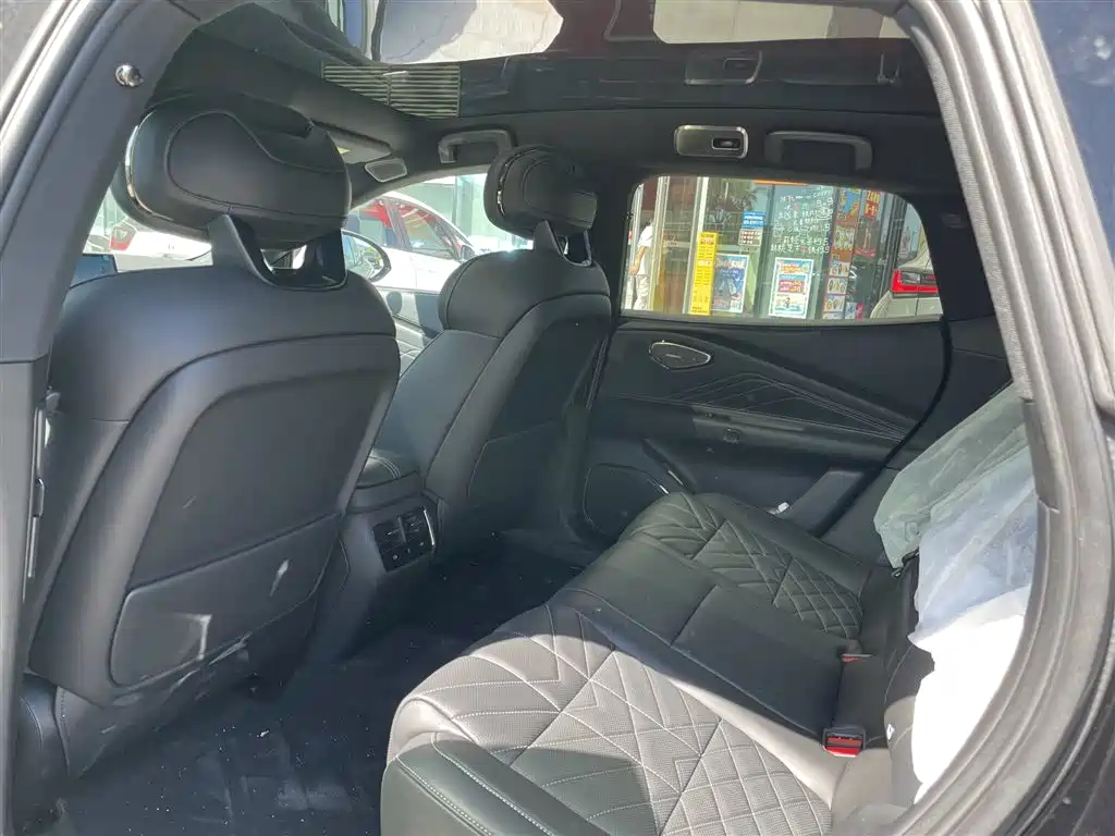 Lynk & Co 10 EM-P 2026