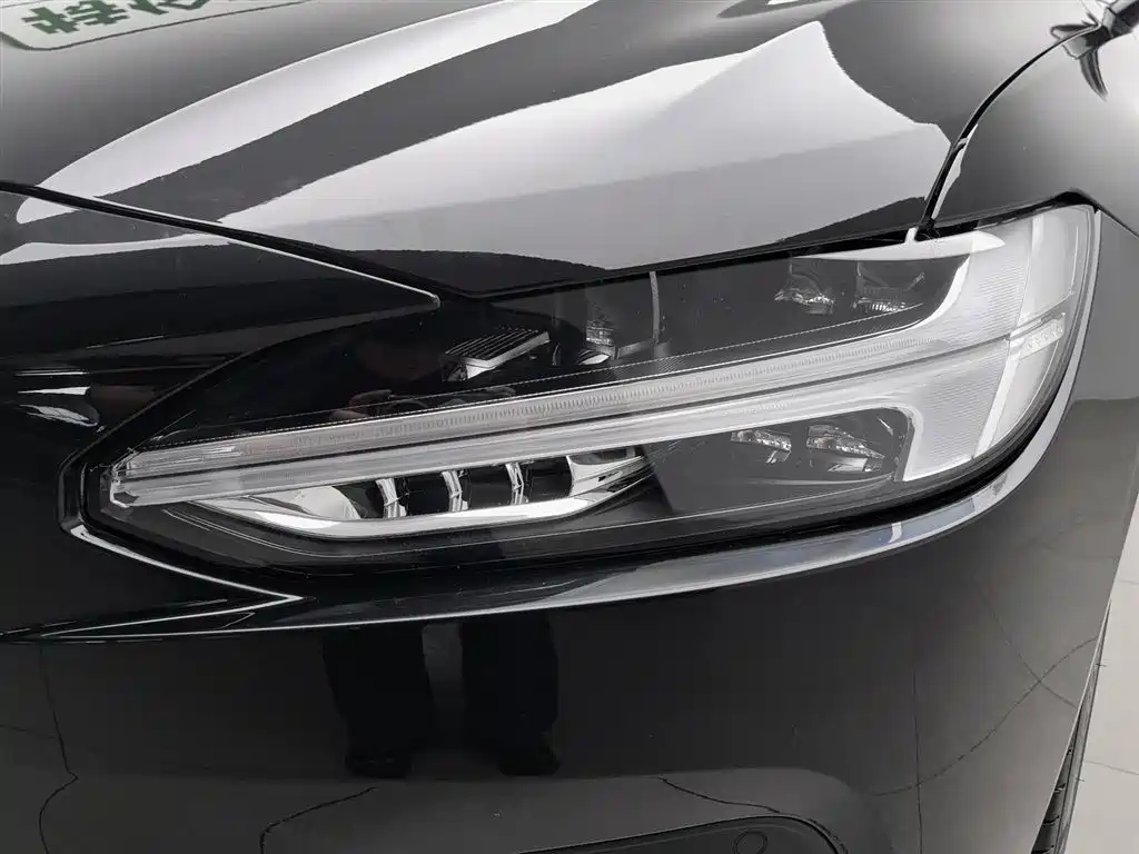 Volvo S90 2023 B5 Intelligent Vision Luxury Edition фото 7