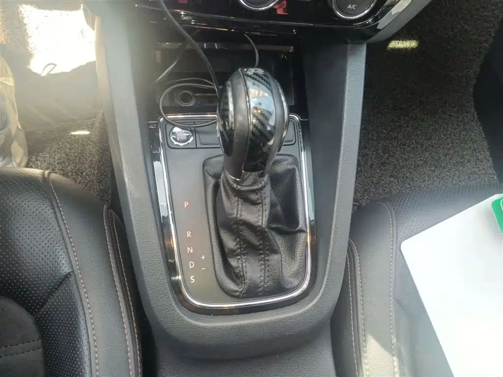 Volkswagen Sagitar 2015 230TSI Automatic Luxury фото 7