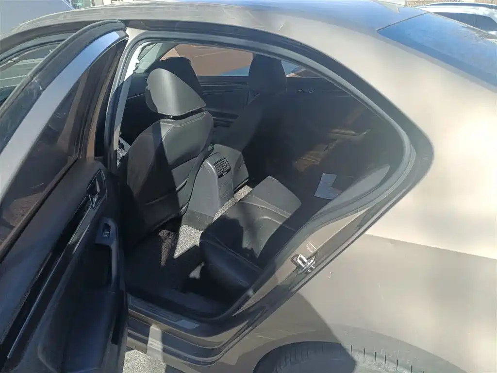 Volkswagen Sagitar 2015 230TSI Automatic Luxury фото 15