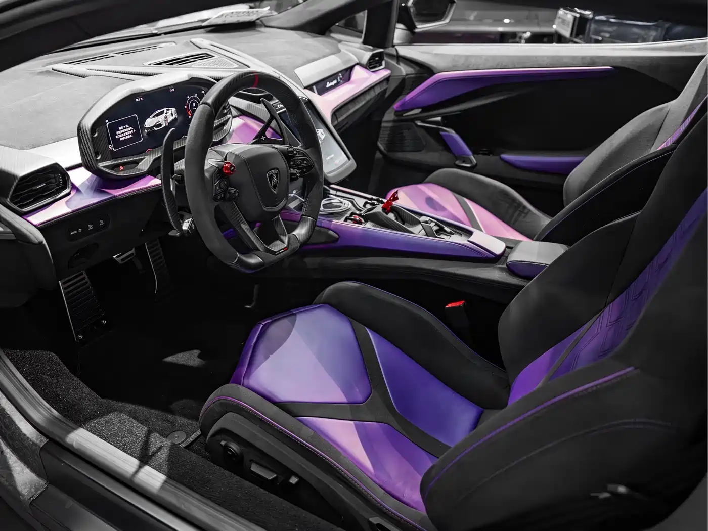 LAMBORGHINI REVUELTO