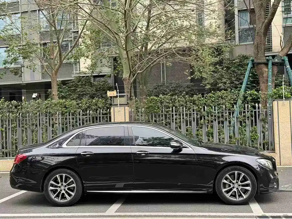 Mercedes-Benz E-Class 2017 Model E 320 L 4MATIC фото 4