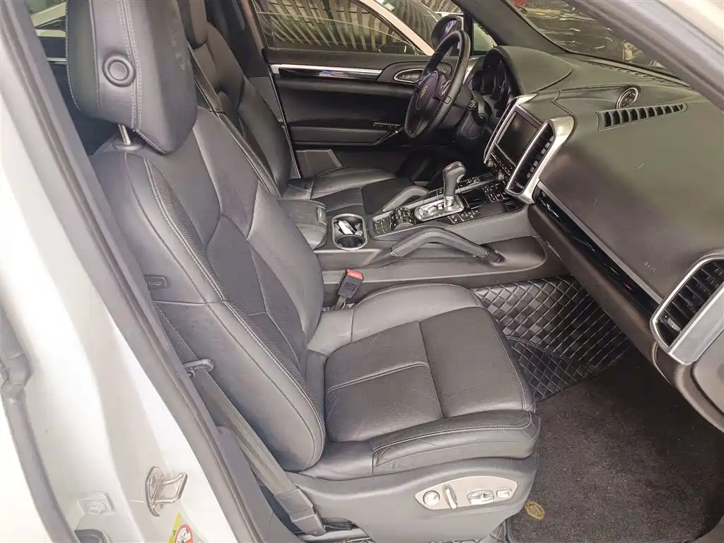 Porsche Cayenne 2014 Cayenne Platinum Edition 3.0T фото 25