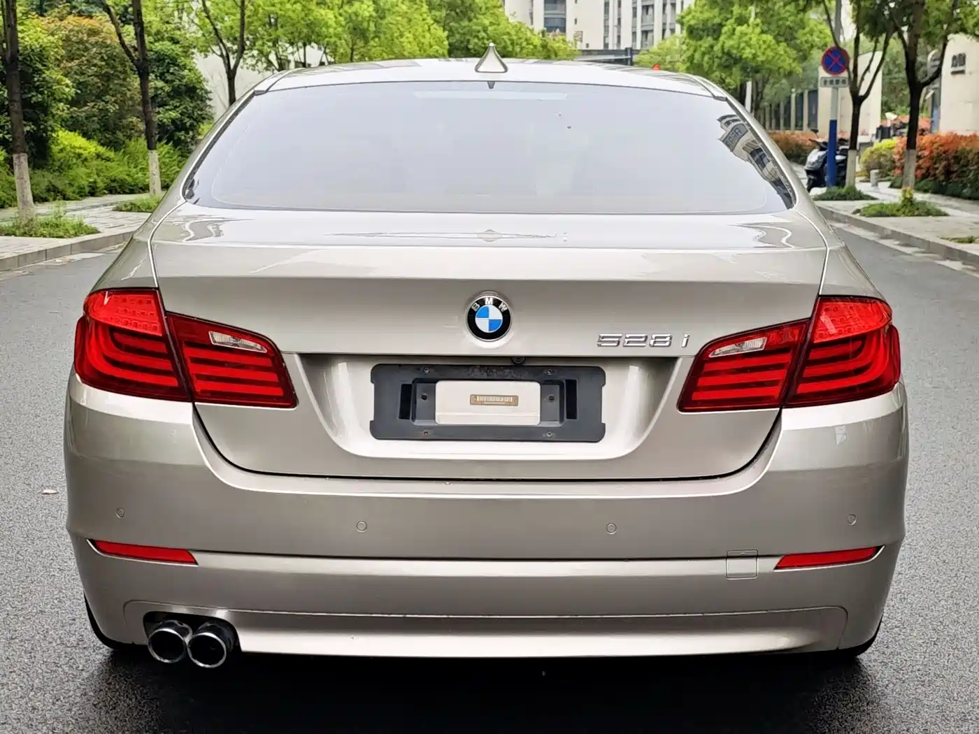 BMW 5 Series (Import) 2012 528i xDrive Luxury Model фото 4