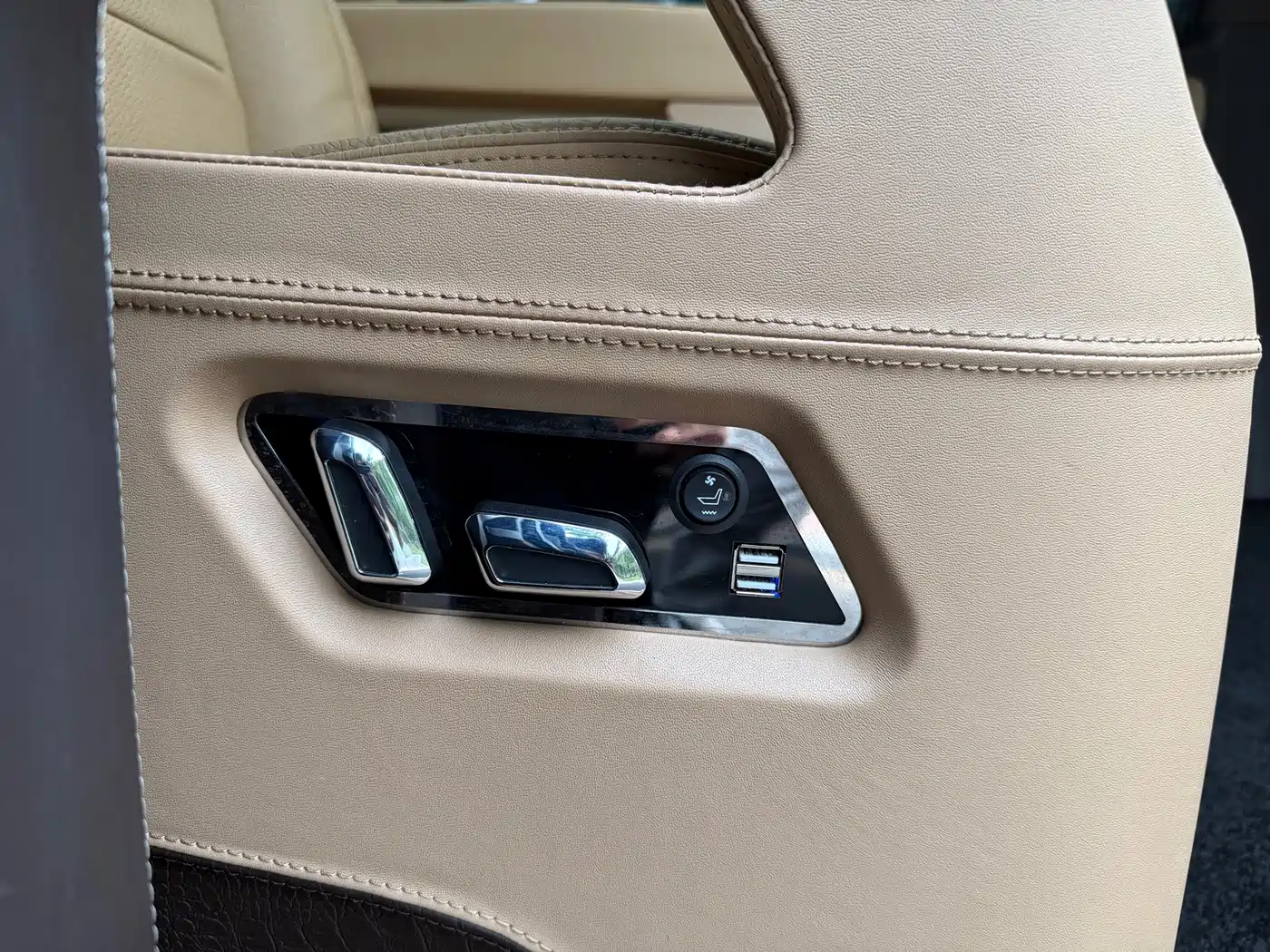 Volkswagen Caravelle 2018 2018 2.0TSI 4WD Luxury Edition 7-Seater