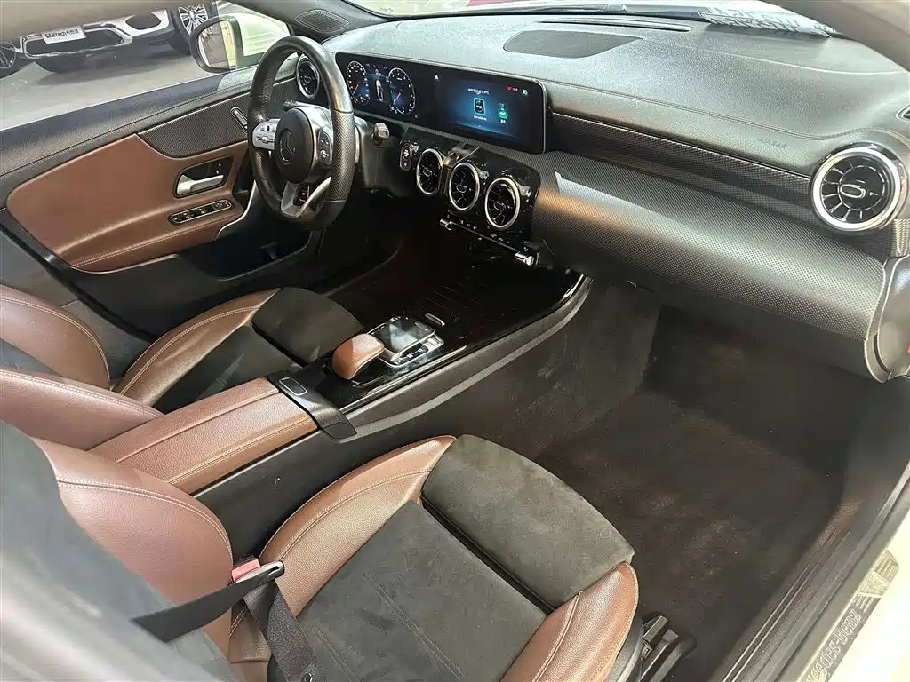 Mercedes-Benz A-Class 2019 A 200 L Sport Sedan фото 19