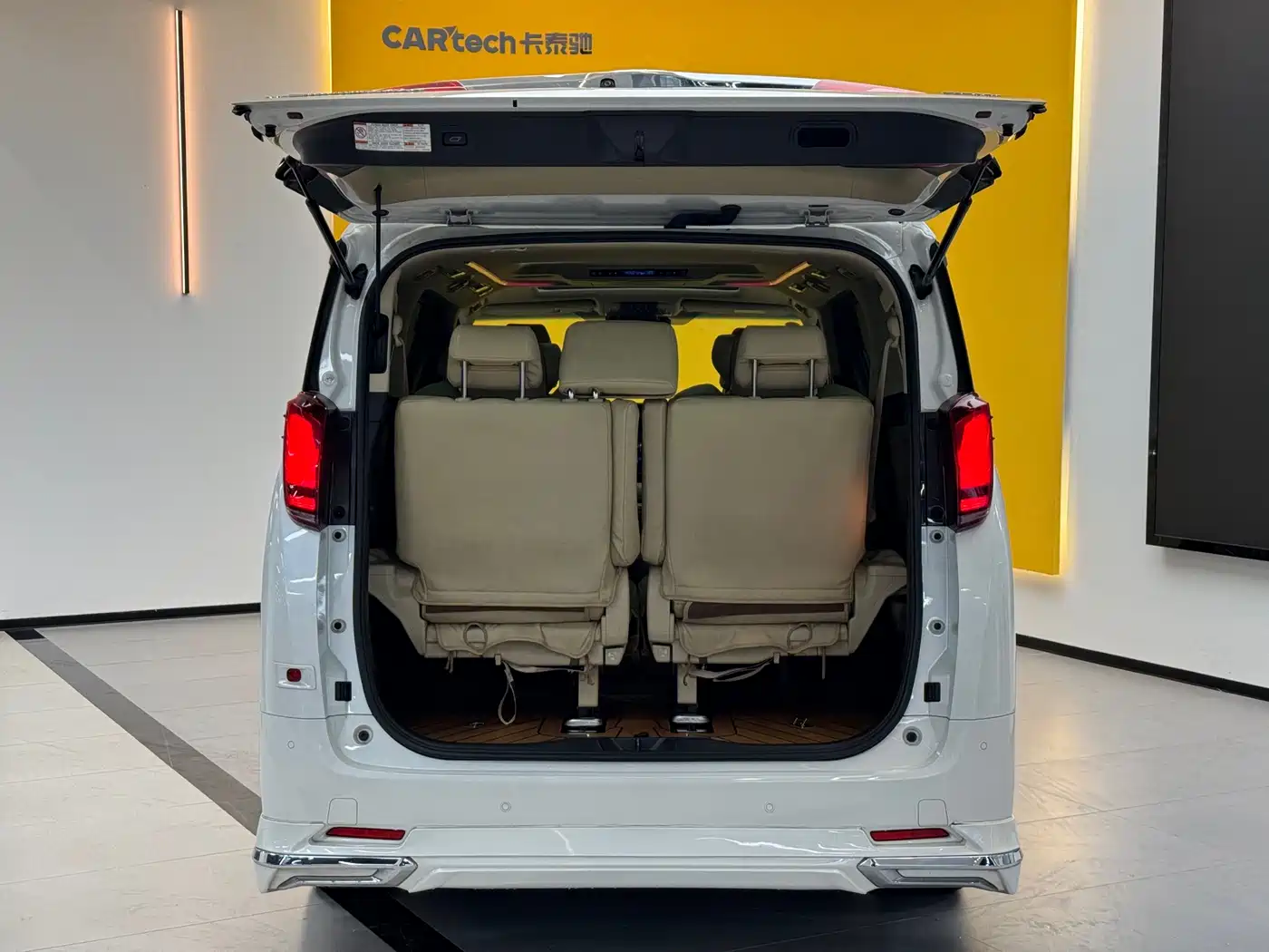 Toyota Alphard 2021 Hybrid 2.5L Premium фото 5