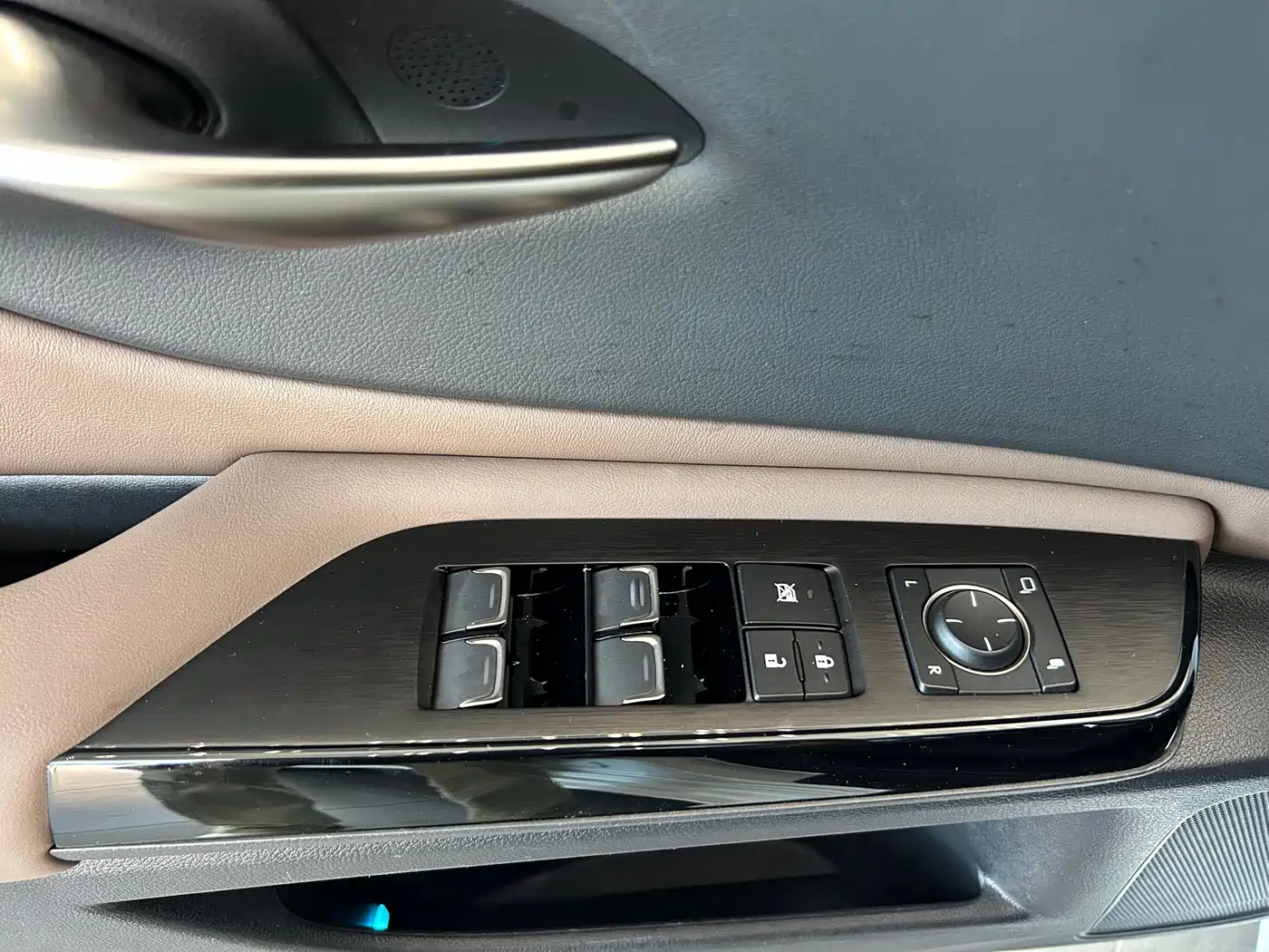 Фото 26 - Lexus ES