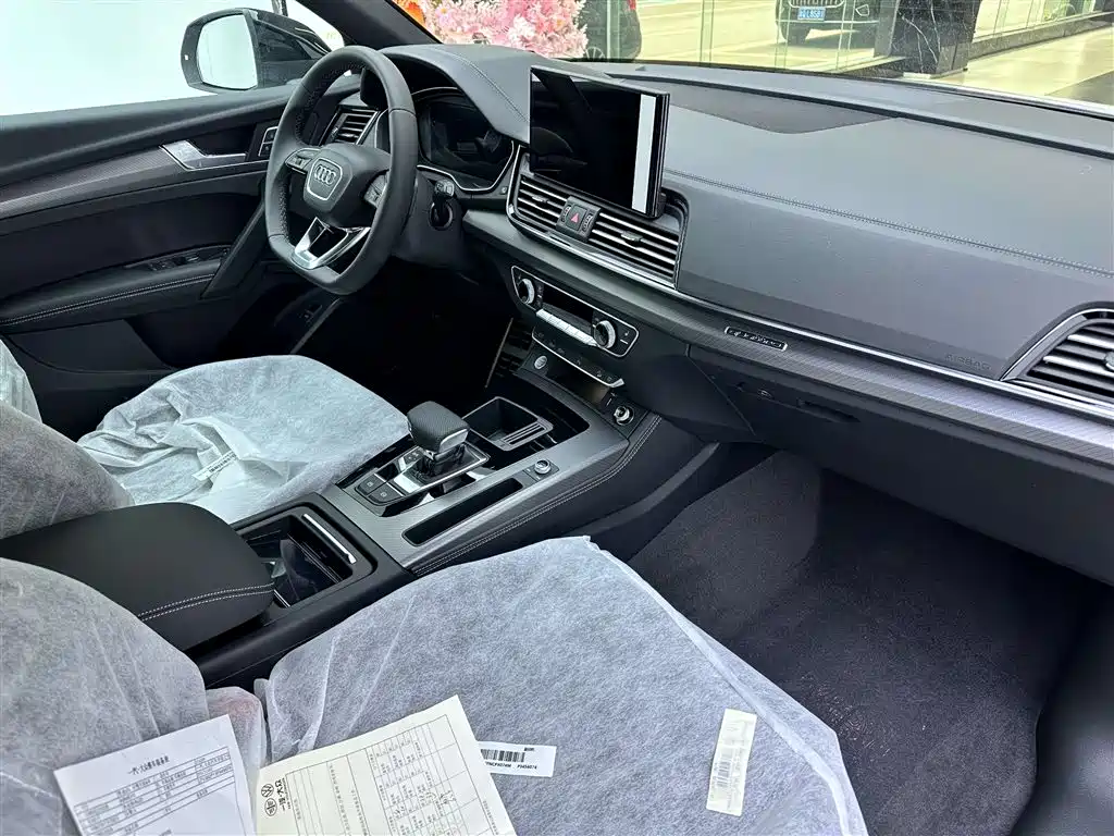 Audi Q5L 2024 Model 40 TFSI Luxury Dynamic фото 9